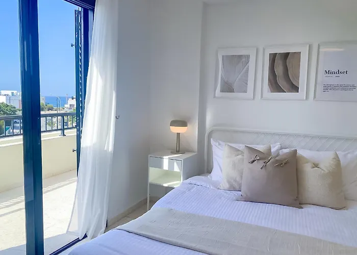 Phaedrus Living: Byzantium Modern Flat Apartament *