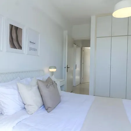 Phaedrus Living: Byzantium Modern Flat Apartman *